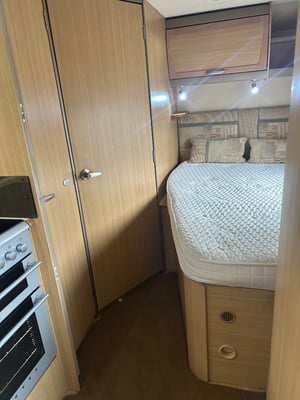 2007 Bessacarr E560 — photo 8 of 34