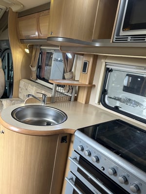 2007 Bessacarr E560 — photo 11 of 34