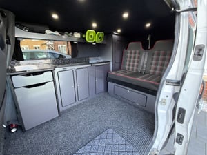 2011 Renault Trafic — photo 2 of 10