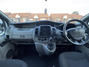 2011 Renault Trafic — photo 8 of 10