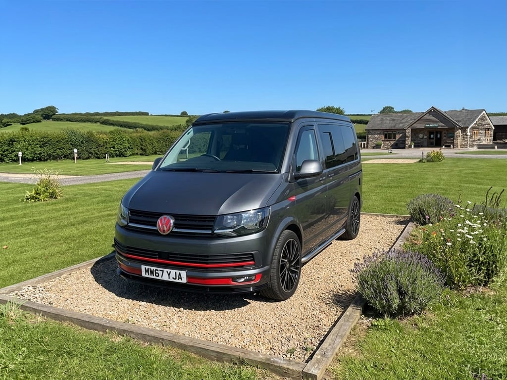 2018 Volkswagen Transporter T6 - Image 1
