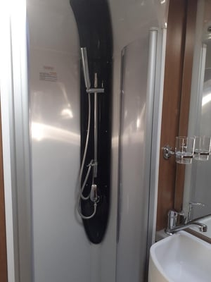 2019 Auto-Trail Apache 634 — photo 15 of 21