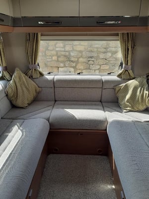 2019 Auto-Trail Apache 634 — photo 16 of 21