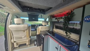 2023 Nissan Elgrand — photo 4 of 14