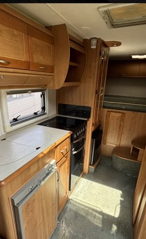 2004 Auto-Trail Cheyenne 696 SE — photo 16 of 61