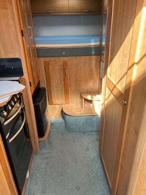2004 Auto-Trail Cheyenne 696 SE — photo 25 of 61