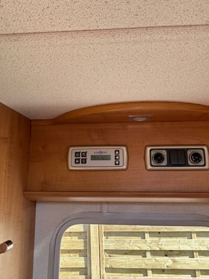 2004 Auto-Trail Cheyenne 696 SE — photo 37 of 61
