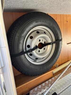 2004 Auto-Trail Cheyenne 696 SE — photo 46 of 61
