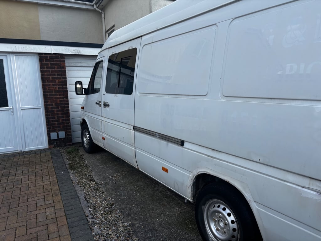 2006 Mercedes-Benz Sprinter 311 CDI - Image 1