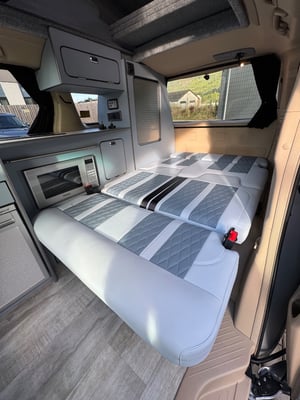 2011 Toyota Alphard — photo 6 of 33