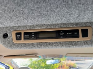 2011 Toyota Alphard — photo 8 of 33