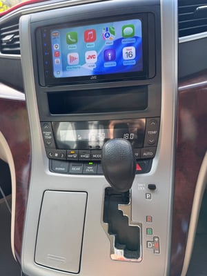 2011 Toyota Alphard — photo 12 of 33