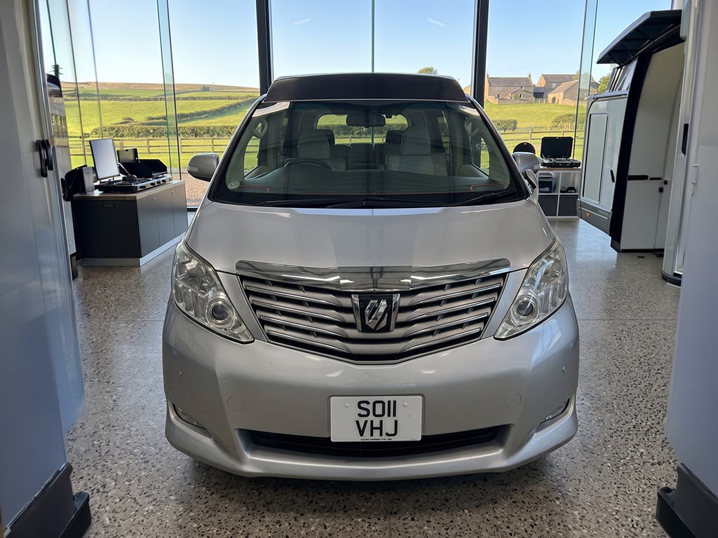 2011 Toyota Alphard - Image 1