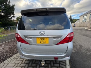 2011 Toyota Alphard — photo 13 of 33