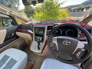 2011 Toyota Alphard — photo 14 of 33