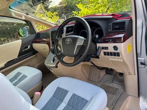 2011 Toyota Alphard — photo 15 of 33