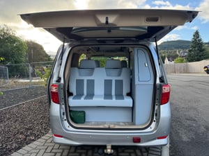 2011 Toyota Alphard — photo 16 of 33
