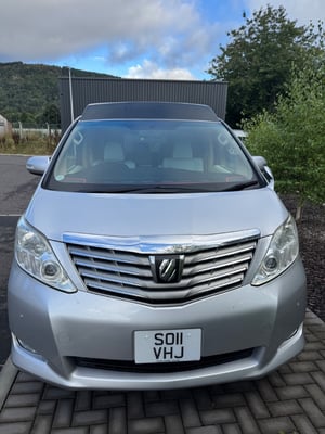 2011 Toyota Alphard — photo 19 of 33