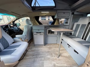 2011 Toyota Alphard — photo 22 of 33