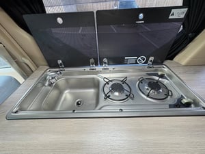 2011 Toyota Alphard — photo 27 of 33