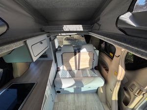 2011 Toyota Alphard — photo 31 of 33
