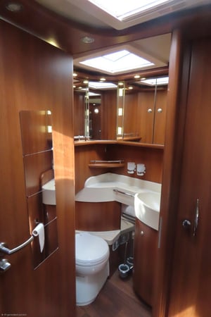 2018 Carthago Chic S-Plus I 52 QB — photo 17 of 27