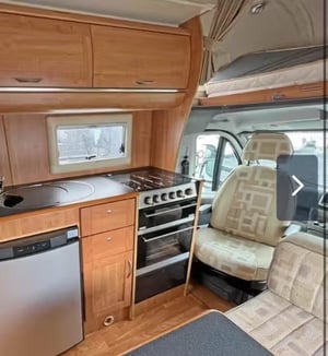 2010 Auto-Trail Apache 700 — photo 10 of 21