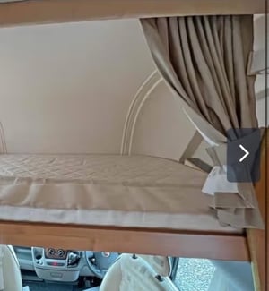 2010 Auto-Trail Apache 700 — photo 14 of 21