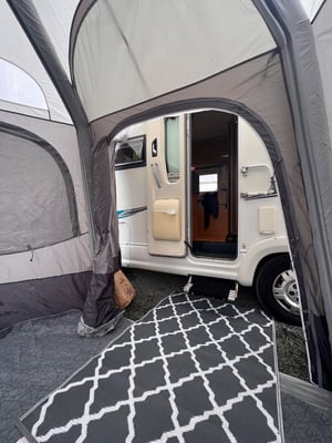 2010 Auto-Trail Apache 700 — photo 9 of 21