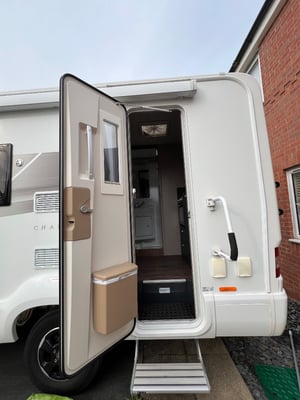 2020 Swift Edge 412 Champagne Edition — photo 8 of 57