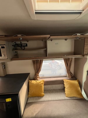 2020 Swift Edge 412 Champagne Edition — photo 11 of 57