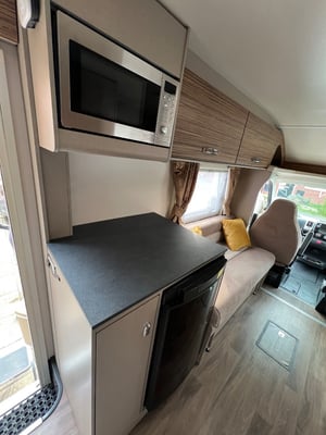 2020 Swift Edge 412 Champagne Edition — photo 15 of 57