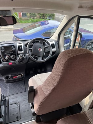 2020 Swift Edge 412 Champagne Edition — photo 24 of 57