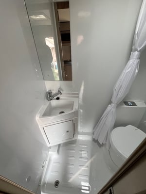2020 Swift Edge 412 Champagne Edition — photo 25 of 57