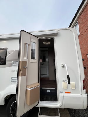 2020 Swift Edge 412 Champagne Edition — photo 28 of 57