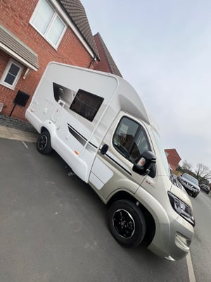 2020 Swift Edge 412 Champagne Edition — photo 2 of 57
