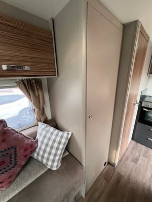 2020 Swift Edge 412 Champagne Edition — photo 30 of 57