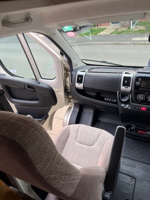 2020 Swift Edge 412 Champagne Edition — photo 33 of 57