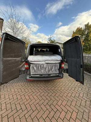2015 Volkswagen VW Transporter T5.1 T28 2l tdi — photo 1 of 15