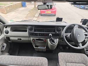2009 Renault Master dCi100 — photo 23 of 25