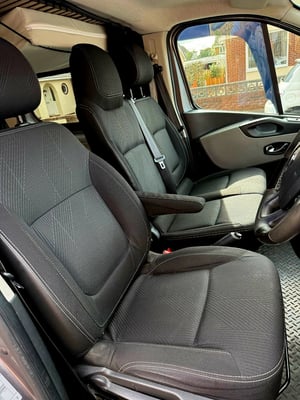 2015 Renault Trafic — photo 8 of 15