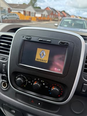 2015 Renault Trafic — photo 9 of 15