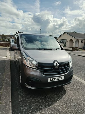 2015 Renault Trafic — photo 2 of 15