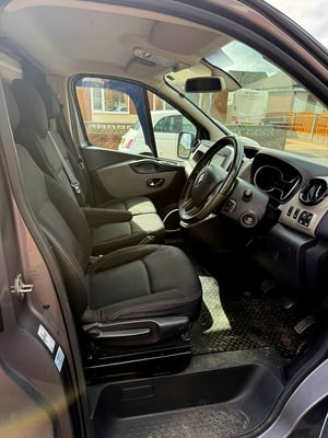2015 Renault Trafic — photo 7 of 15
