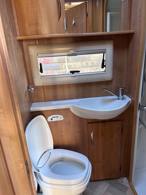 2008 Auto-Trail Tracker EKS — photo 7 of 16