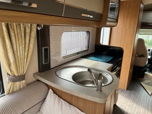 2017 Auto-Trail Apache 634 — photo 2 of 11