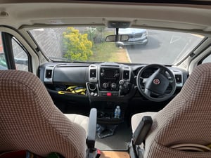 2017 Auto-Trail Apache 634 — photo 9 of 11