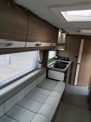 2018 Compass Avantgarde 175 — photo 6 of 27