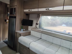 2018 Compass Avantgarde 175 — photo 9 of 27