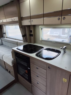 2018 Compass Avantgarde 175 — photo 11 of 27